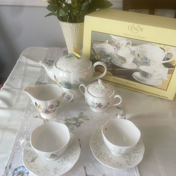 Lenox Butterfly Meadow Tea set of 6 pieces accepting offers - Picture 2 of 12